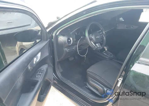 2023 Kia Forte Lxs z USA, uszkodzony, nr VIN 3KPF24AD7PE603414